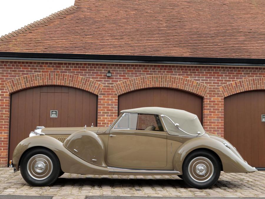  Lagonda V12 Rapide Drophead Coupe 1939 года  (фото 2 из 11)